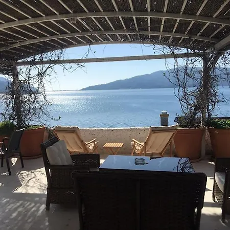 Castle81homes Yellow-sari , Sea View House Ferienhaus *